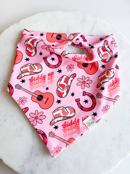 Pet Musings - Giddy Up Wrinkle Resistant Bandana: Medium/large