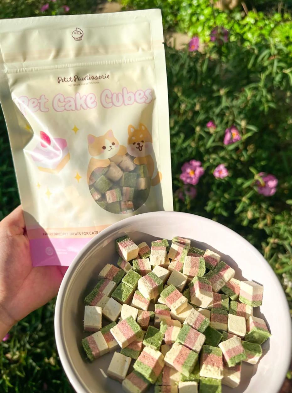 Petit Pawtisserie - Freeze Dried Chicken Cake Cube Treats for Cats & Dogs 50g